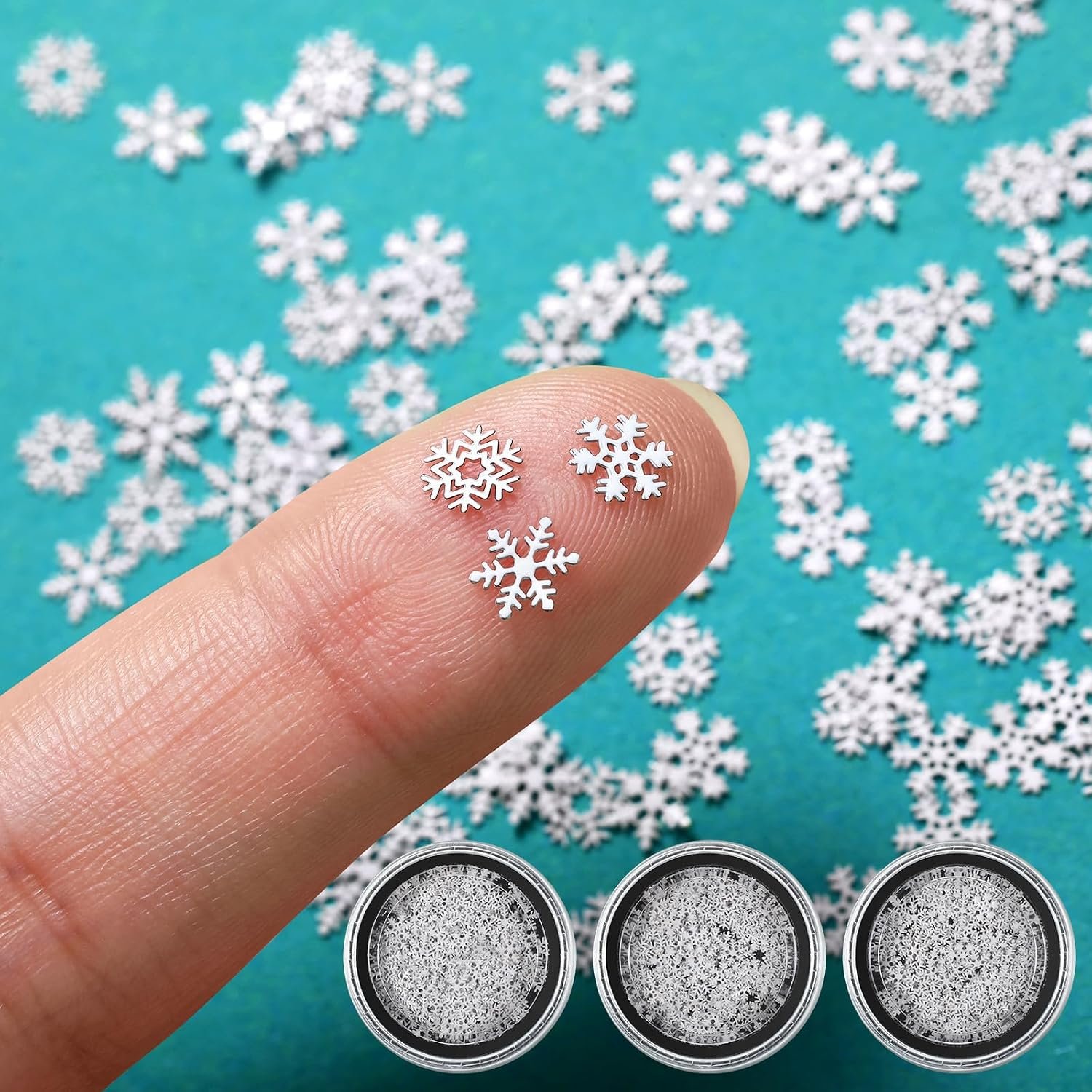 Knitgrip 300 Pcs 0.2 Inch Mini Metal Snowflake for Craft, White